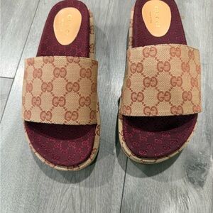 Slide Sandals with Burgundy